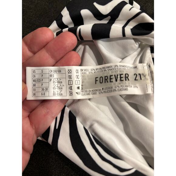 Forever 21 bathing suit 1 piece black and white swirls with cut out
size small - Picture 4 of 4